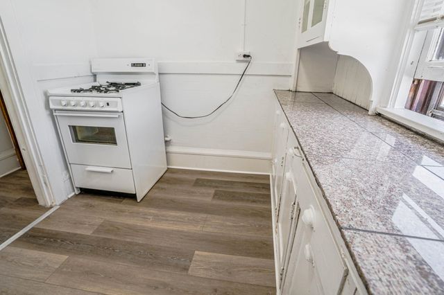 990 Grand Avenue, Saint Paul, MN 55105