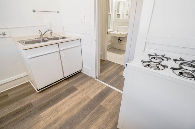 990 Grand Avenue, Saint Paul, MN 55105