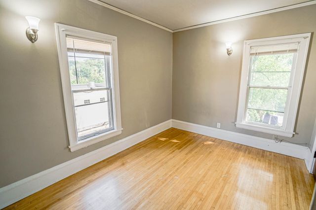 990 Grand Avenue, Saint Paul, MN 55105