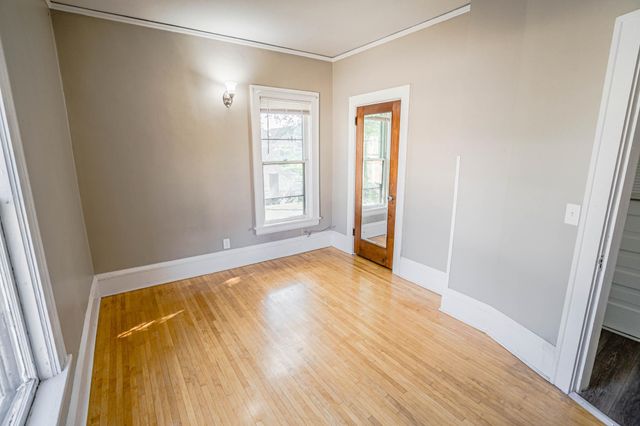 990 Grand Avenue, Saint Paul, MN 55105