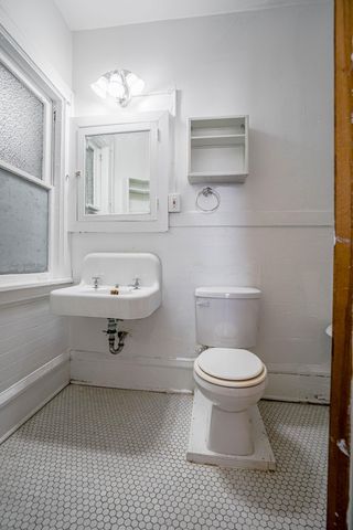 990 Grand Avenue, Saint Paul, MN 55105