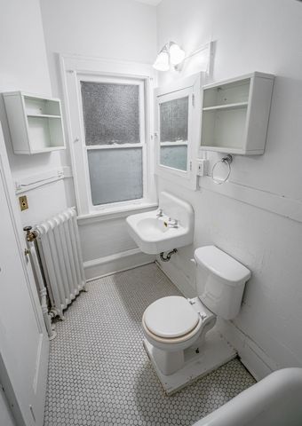 990 Grand Avenue, Saint Paul, MN 55105