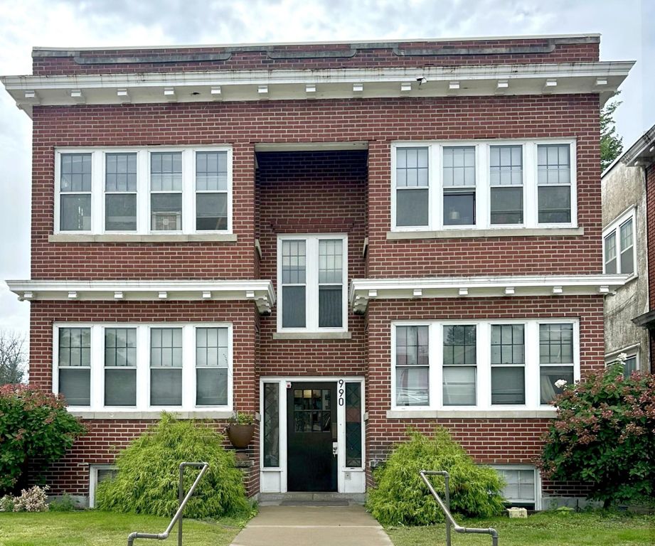 990 Grand Avenue, Saint Paul, MN 55105