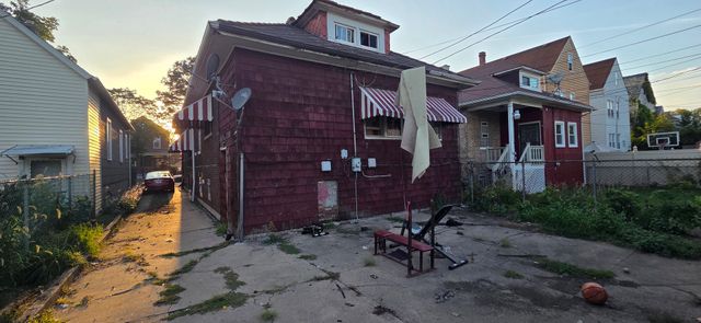 8443 S Manistee Avenue, Chicago, IL 60617