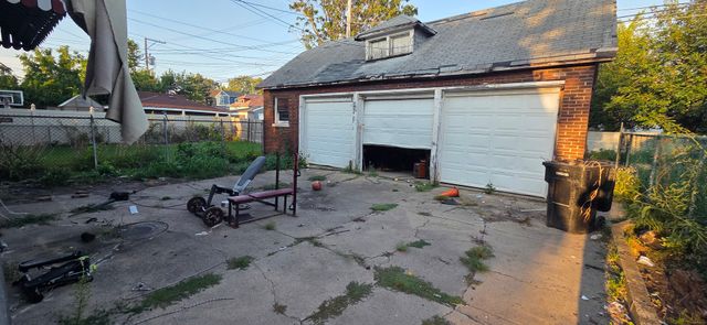 8443 S Manistee Avenue, Chicago, IL 60617