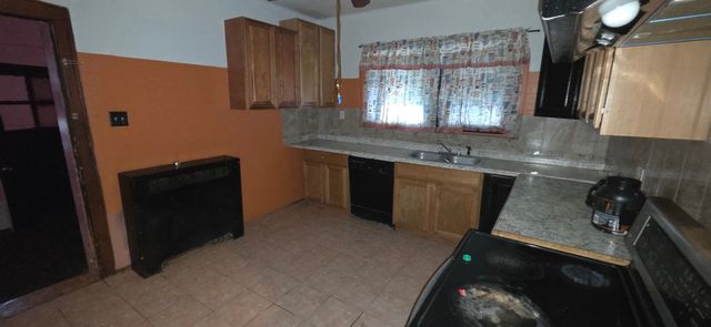 8443 S Manistee Avenue, Chicago, IL 60617
