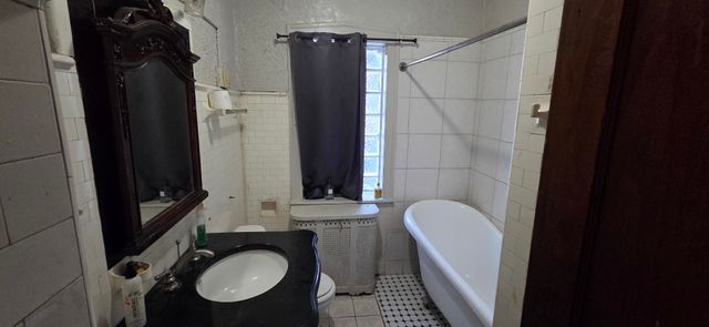 8443 S Manistee Avenue, Chicago, IL 60617