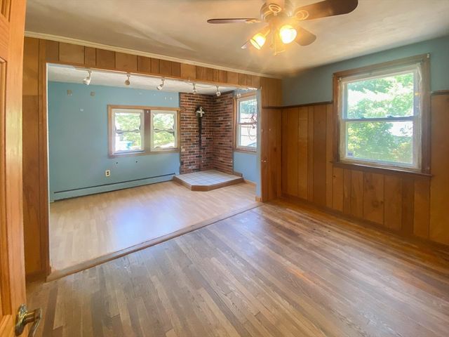 6 Oak Dr, Oxford, MA 01540