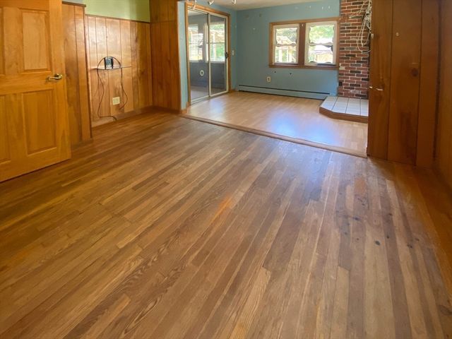 6 Oak Dr, Oxford, MA 01540