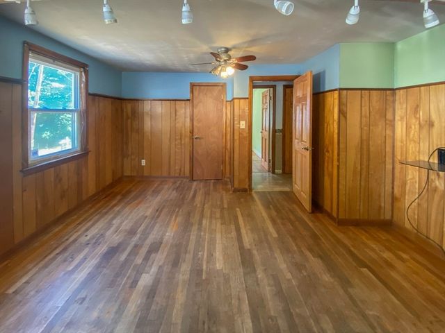 6 Oak Dr, Oxford, MA 01540