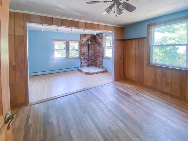 6 Oak Dr, Oxford, MA 01540