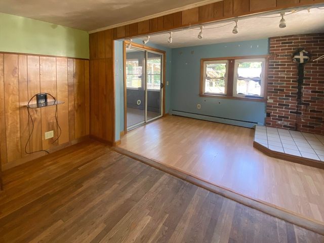 6 Oak Dr, Oxford, MA 01540