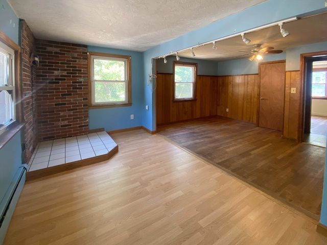 6 Oak Dr, Oxford, MA 01540