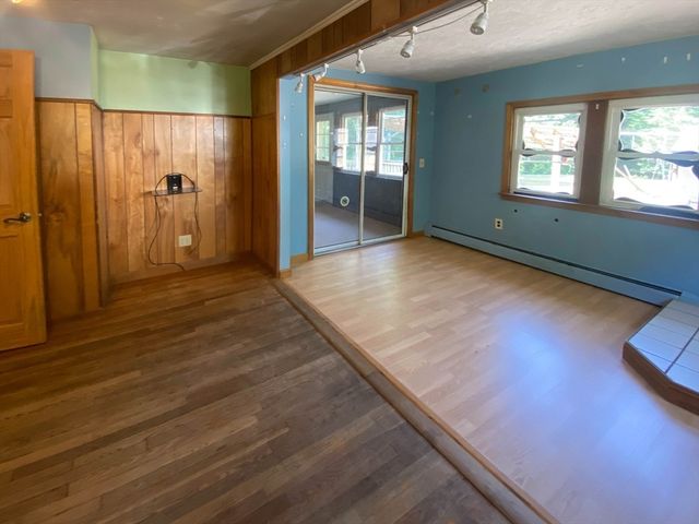 6 Oak Dr, Oxford, MA 01540