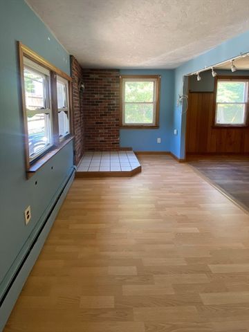 6 Oak Dr, Oxford, MA 01540