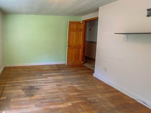 6 Oak Dr, Oxford, MA 01540