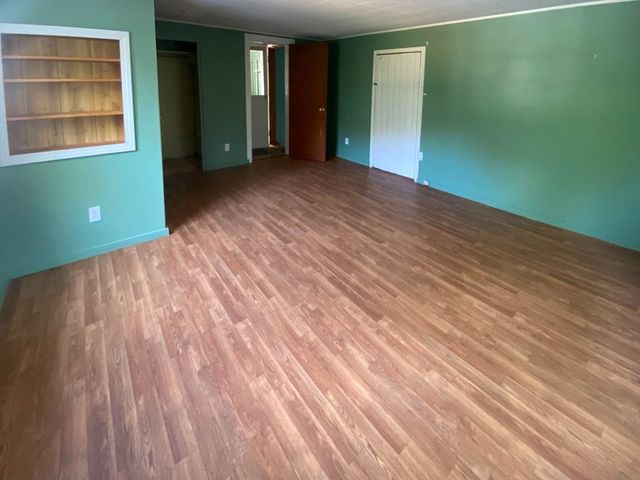 6 Oak Dr, Oxford, MA 01540