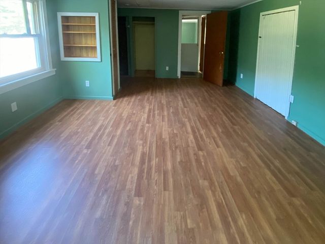 6 Oak Dr, Oxford, MA 01540