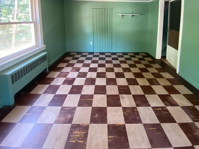 6 Oak Dr, Oxford, MA 01540