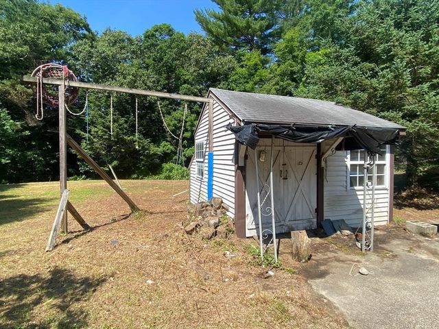 6 Oak Dr, Oxford, MA 01540