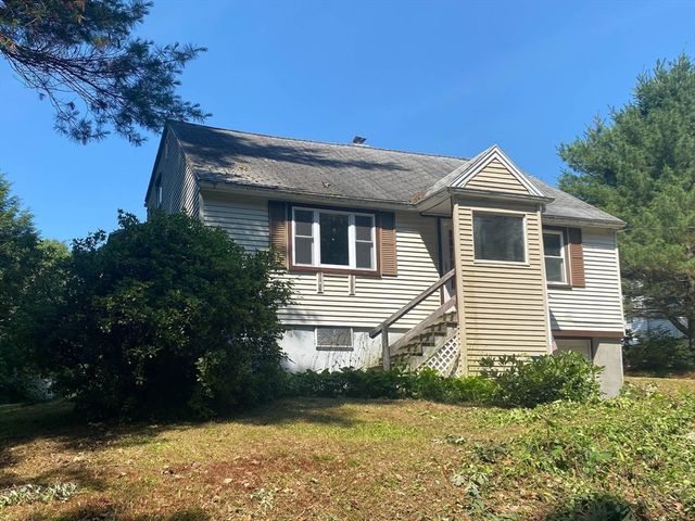 6 Oak Dr, Oxford, MA 01540
