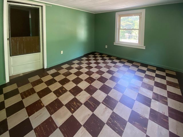 6 Oak Dr, Oxford, MA 01540