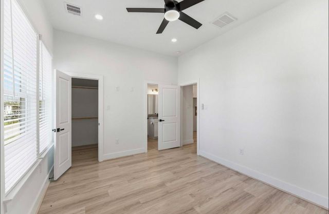 7809 Dyer St, Houston, TX 77088