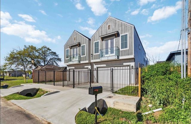 7809 Dyer St, Houston, TX 77088