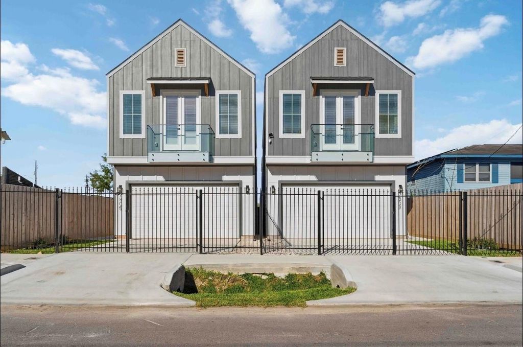 7809 Dyer St, Houston, TX 77088