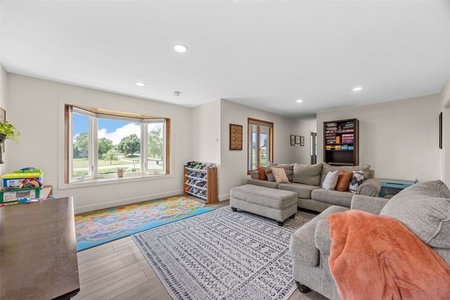 150 W Cemetery Rd, Fairfax, IA 52228