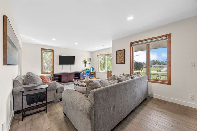 150 W Cemetery Rd, Fairfax, IA 52228