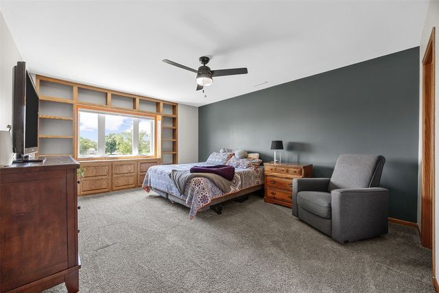 150 W Cemetery Rd, Fairfax, IA 52228