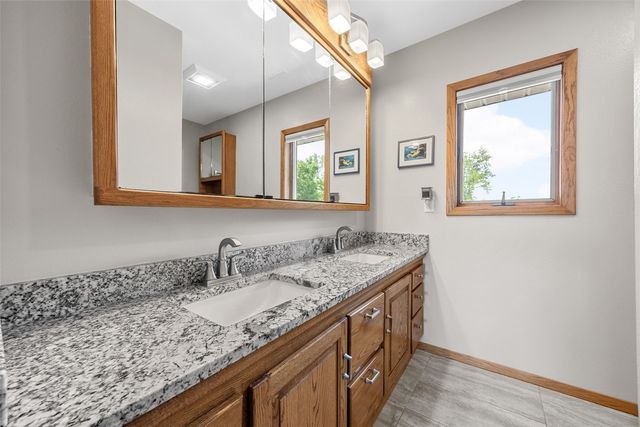 150 W Cemetery Rd, Fairfax, IA 52228