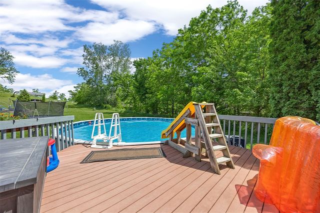 150 W Cemetery Rd, Fairfax, IA 52228