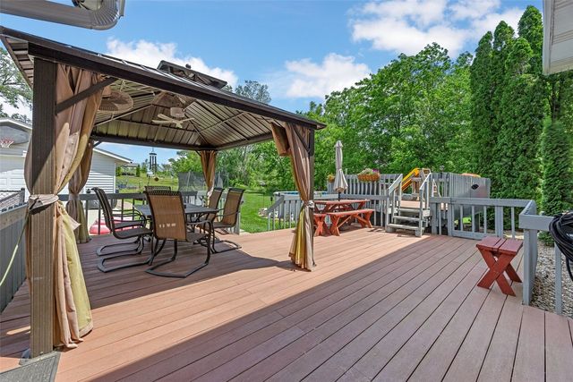 150 W Cemetery Rd, Fairfax, IA 52228