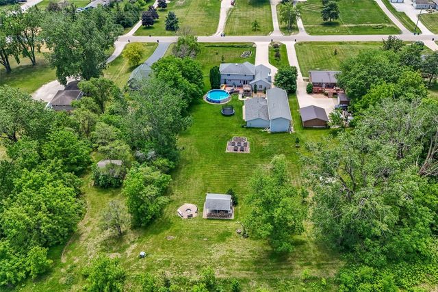 150 W Cemetery Rd, Fairfax, IA 52228