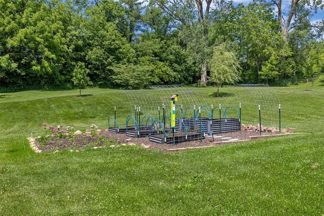 150 W Cemetery Rd, Fairfax, IA 52228