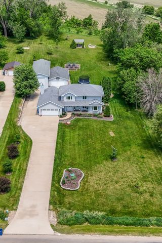 150 W Cemetery Rd, Fairfax, IA 52228