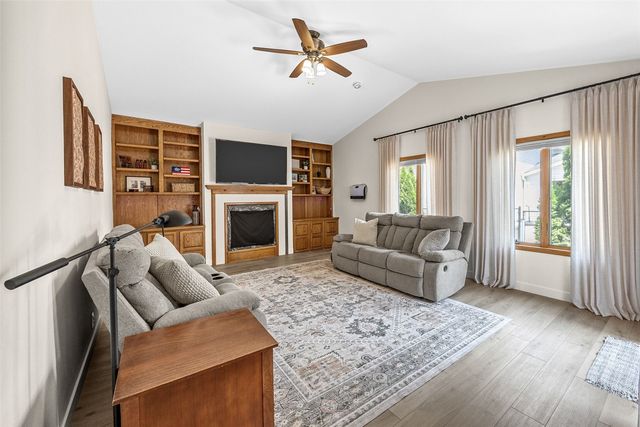 150 W Cemetery Rd, Fairfax, IA 52228