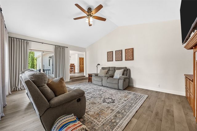150 W Cemetery Rd, Fairfax, IA 52228