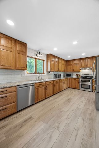 150 W Cemetery Rd, Fairfax, IA 52228