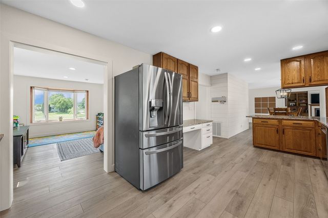 150 W Cemetery Rd, Fairfax, IA 52228