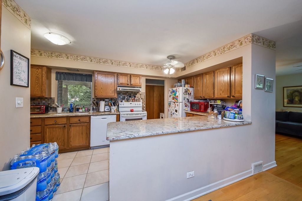 324 W Elm Street, Wheaton, IL 60189 — photo 2