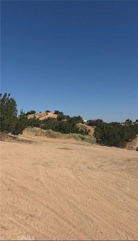 0 0, Hesperia, CA 92345