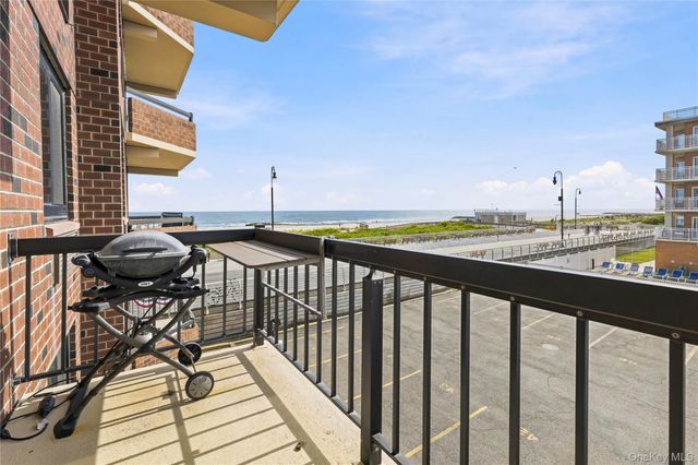 750 W Broadway 3P, Long Beach, NY 11561