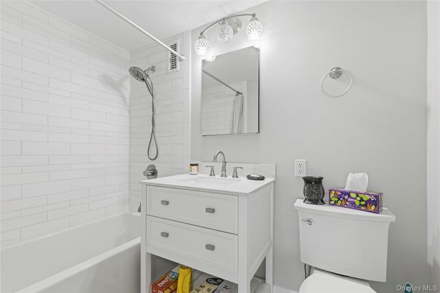 750 W Broadway 3P, Long Beach, NY 11561