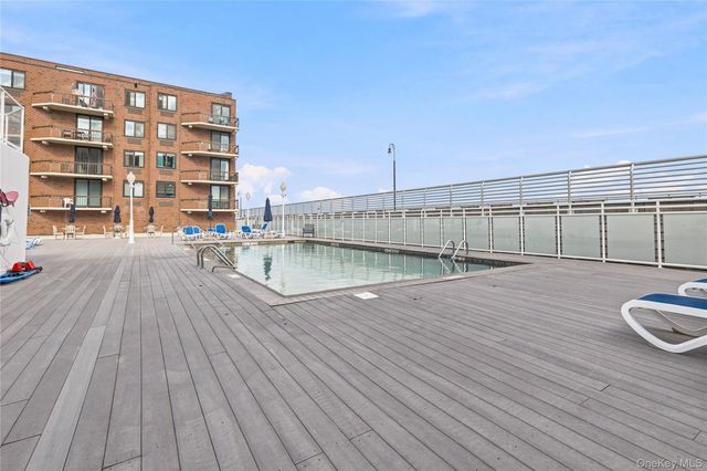 750 W Broadway 3P, Long Beach, NY 11561
