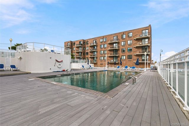 750 W Broadway 3P, Long Beach, NY 11561