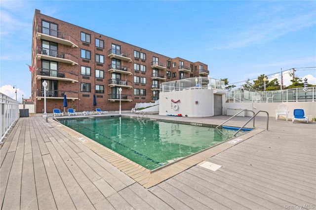750 W Broadway 3P, Long Beach, NY 11561