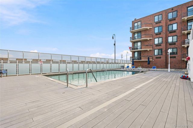 750 W Broadway 3P, Long Beach, NY 11561